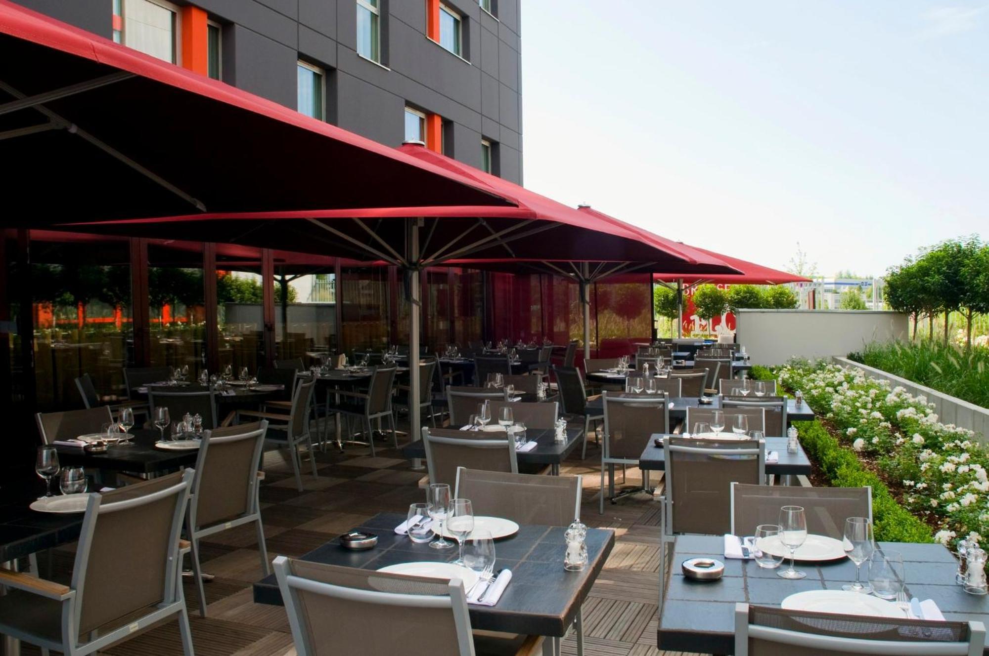 Holiday Inn Mulhouse By Ihg Экстерьер фото