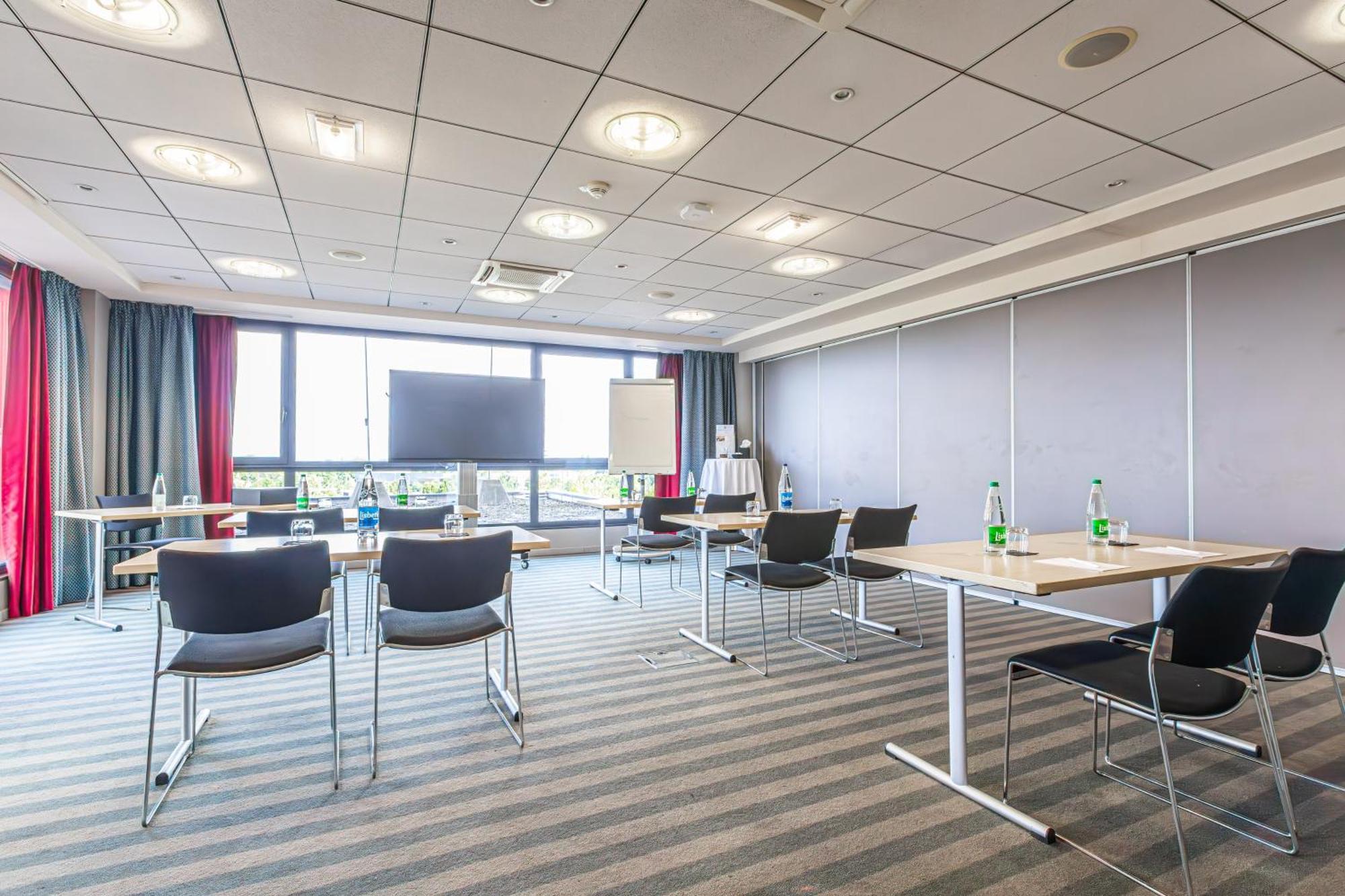 Holiday Inn Mulhouse By Ihg Экстерьер фото